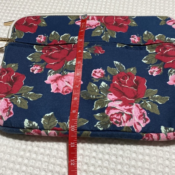 CoolBell Small Zippered Padded Laptop Tablet iPad Case-Red & Pink Roses Floral. - Picture 4 of 10